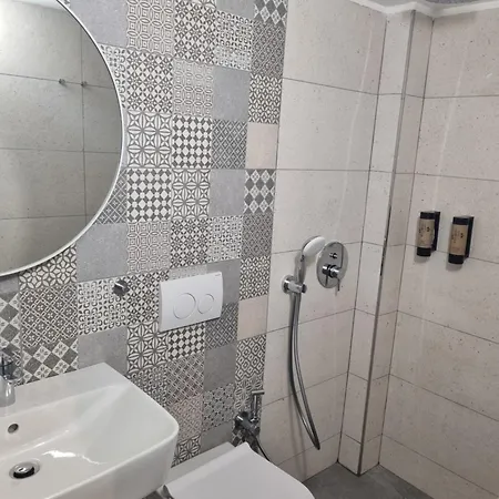 Azar Old Town Апартаменты Влёра